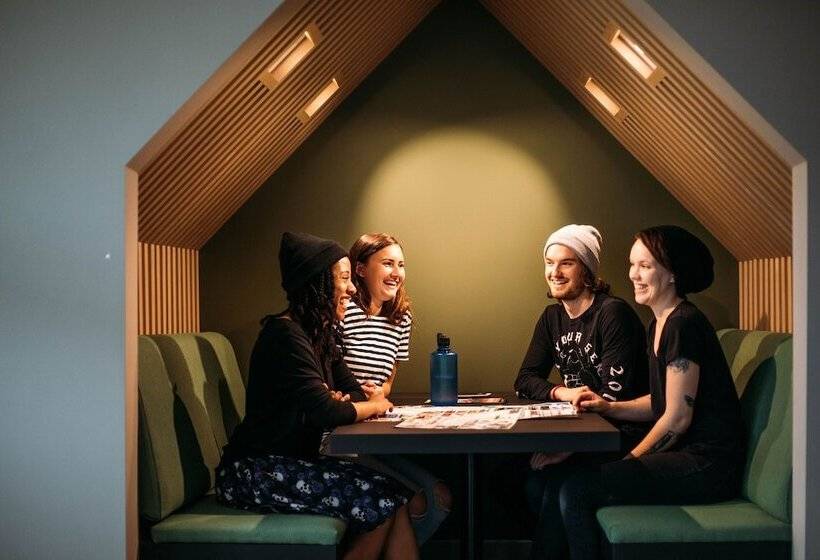 هتل Hi Jasper Hostel