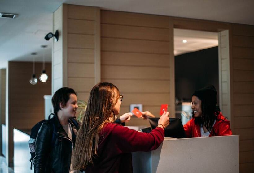 هتل Hi Jasper Hostel