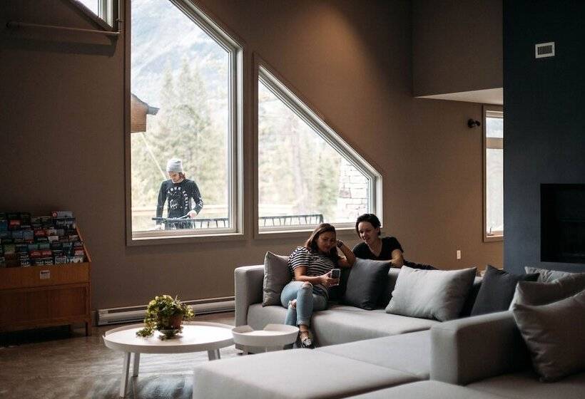 هتل Hi Jasper Hostel