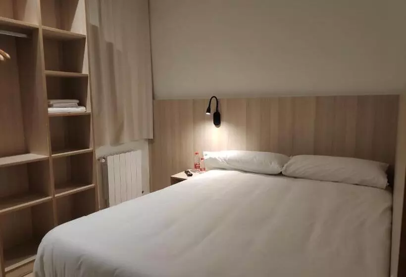 هتل Hostal Bestprice Barcelona Stadium