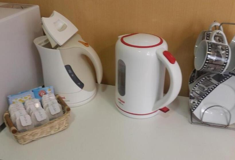 هتل Hostal Bestprice Barcelona Stadium