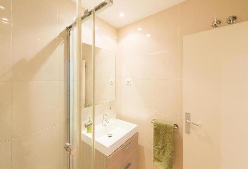 هتل Hostal Bestprice Barcelona Stadium