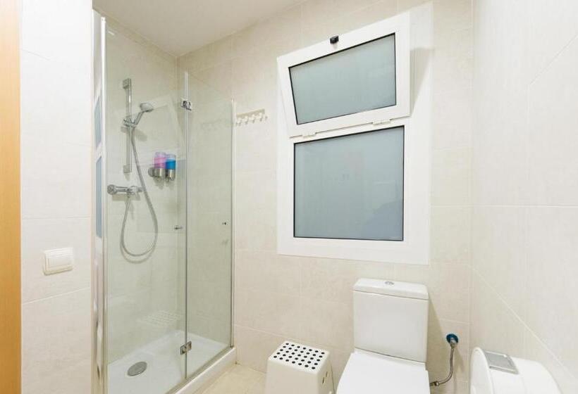 هتل Hostal Bestprice Barcelona Stadium