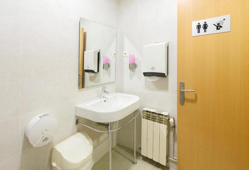 هتل Hostal Bestprice Barcelona Stadium