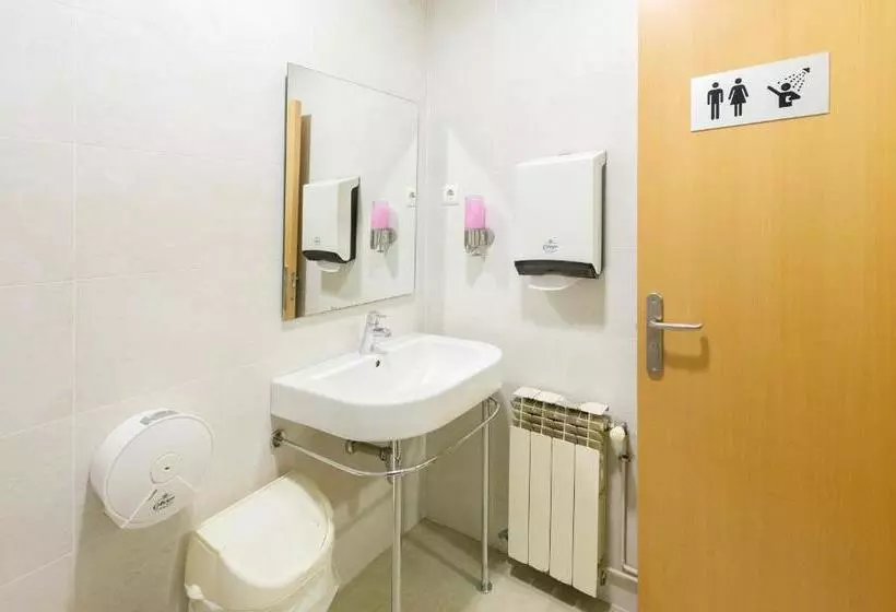 هتل Hostal Bestprice Barcelona Stadium