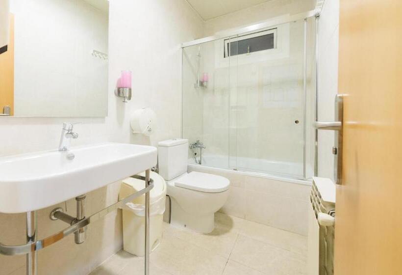 هتل Hostal Bestprice Barcelona Stadium