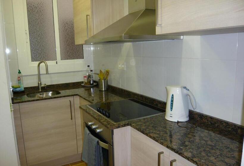 هتل Hostal Bestprice Barcelona Stadium