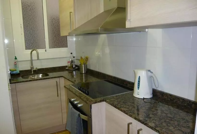 هتل Hostal Bestprice Barcelona Stadium
