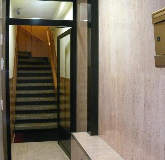 هتل Hostal Bestprice Barcelona Stadium