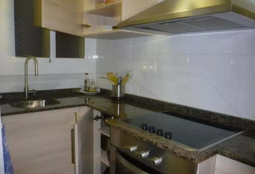هتل Hostal Bestprice Barcelona Stadium
