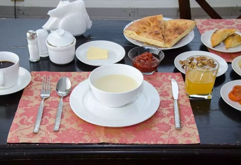 ホテル Jipek Joli
