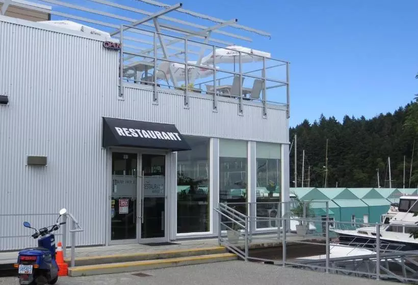 Hotel The Marinaside Resort