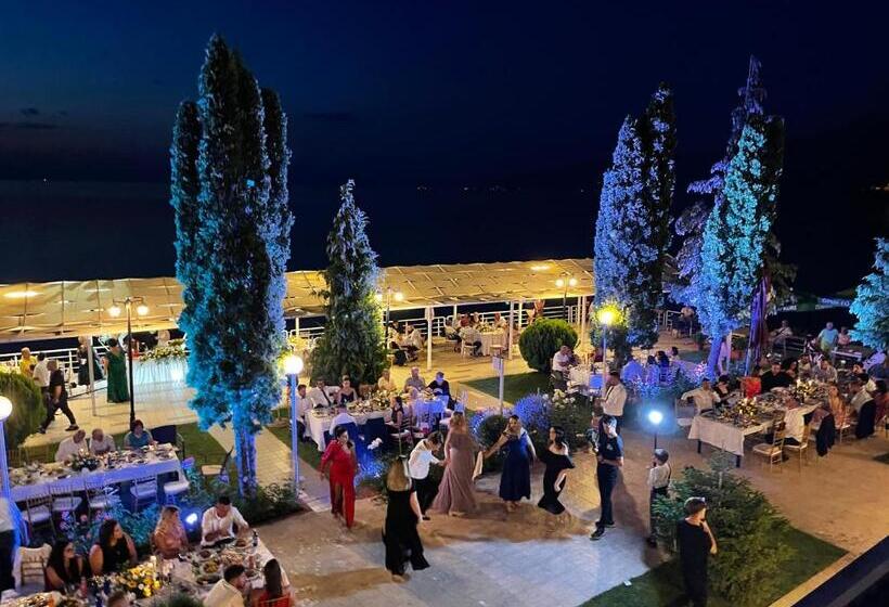 Отель Millennium