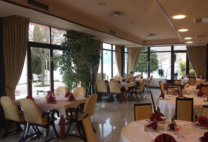 Отель Millennium