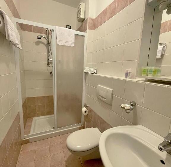 هتل Residence Isolino