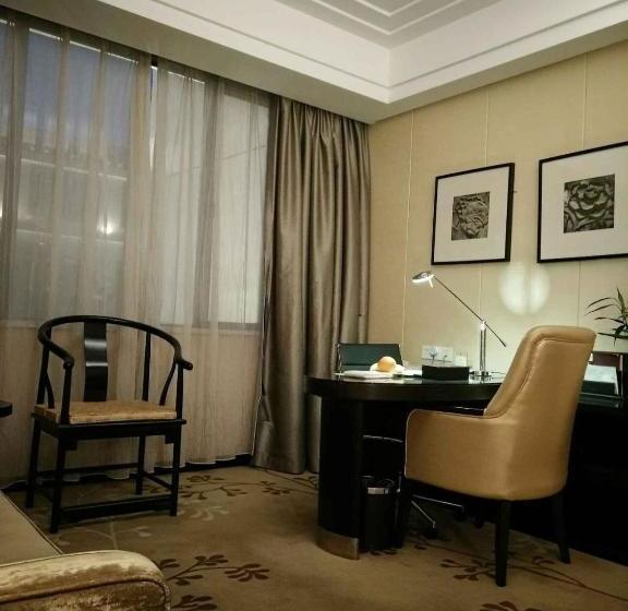 Отель Ondine International