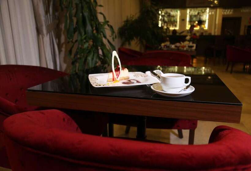 Chinar Hotel & Spa Naftalan