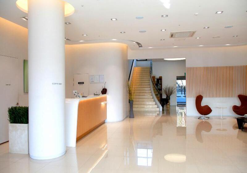 Crown Hotel Changwon