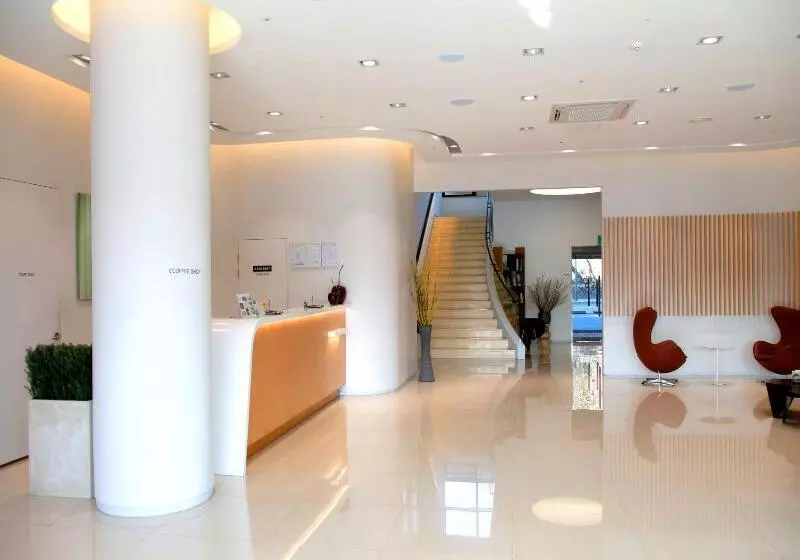 Crown Hotel Changwon