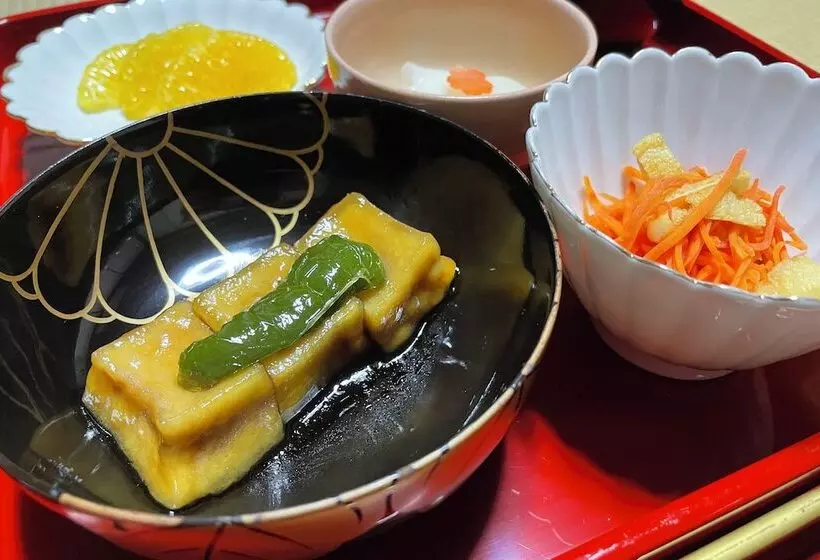 Hotelli 高野山 宿坊 桜池院  Koyasan Shukubo Yochiin