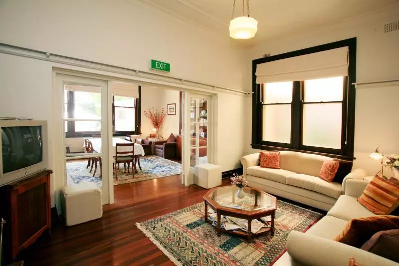 هتل The Bank Guesthouse