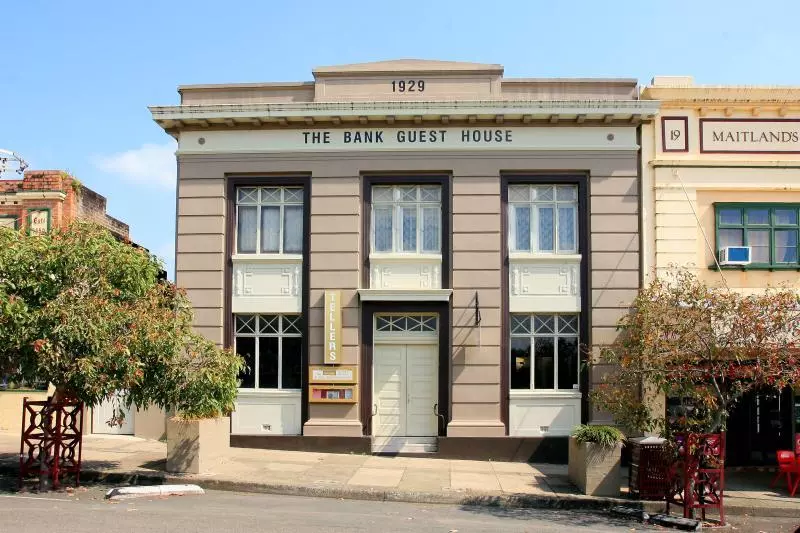 هتل The Bank Guesthouse