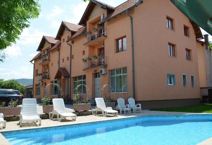 هتل Villa Hipodrom