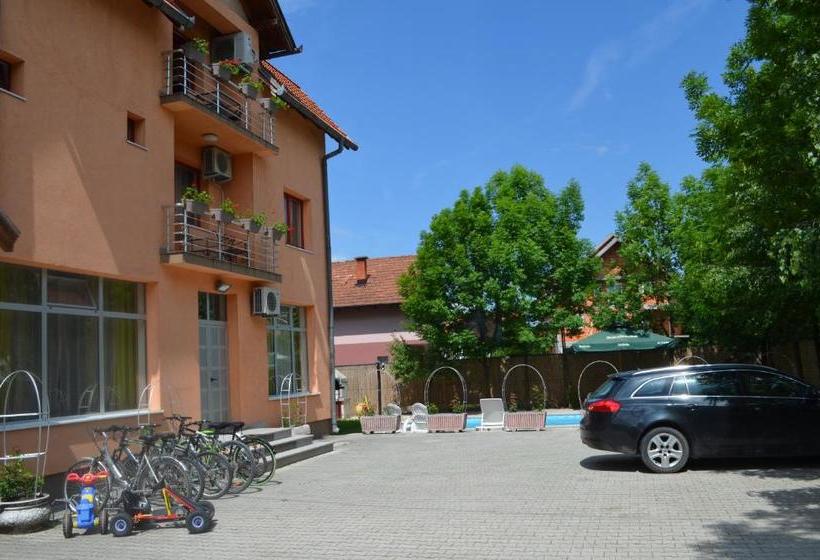 هتل Villa Hipodrom