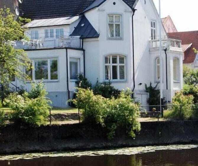 پانسیون L Villa Ronne