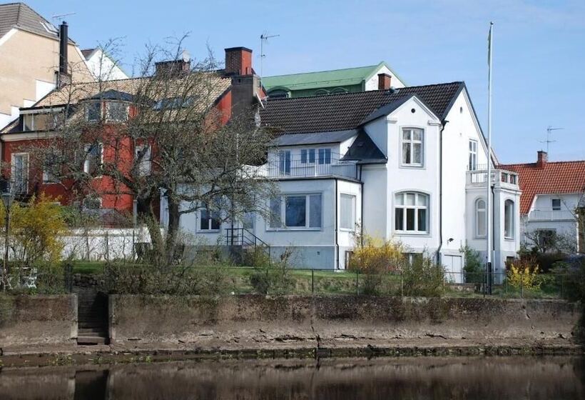 پانسیون L Villa Ronne