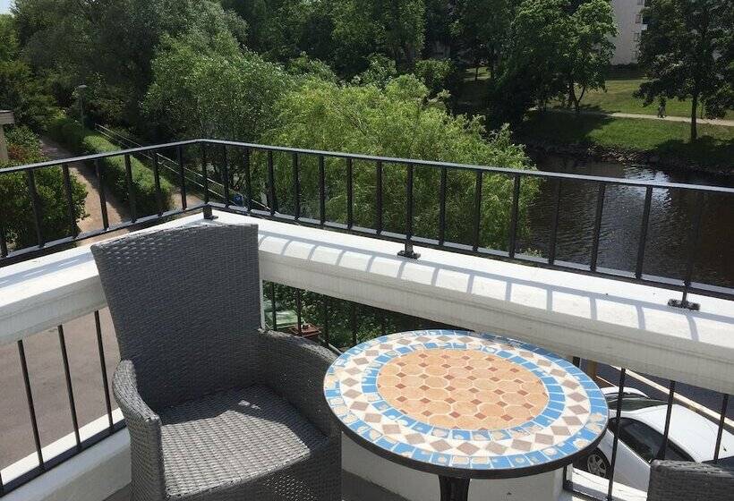 پانسیون L Villa Ronne