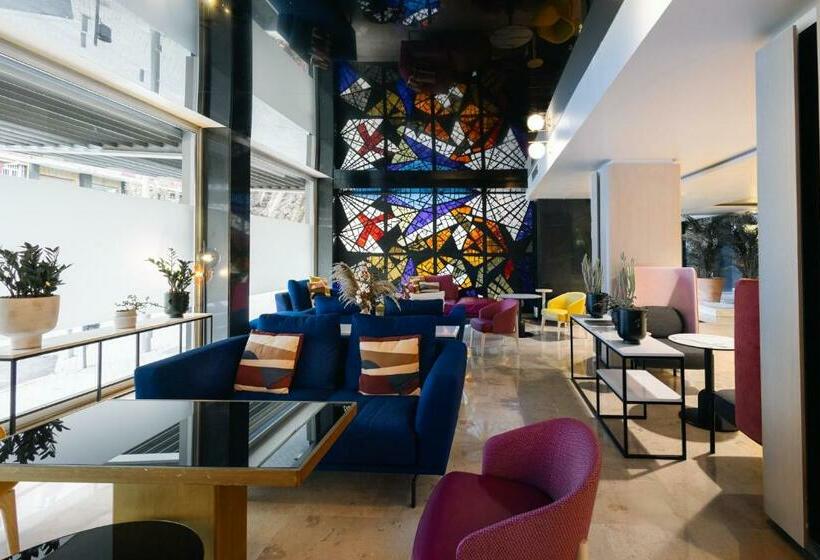 هتل Voco Madrid Retiro, An Ihg