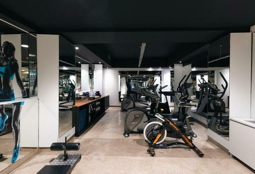 هتل Voco Madrid Retiro, An Ihg