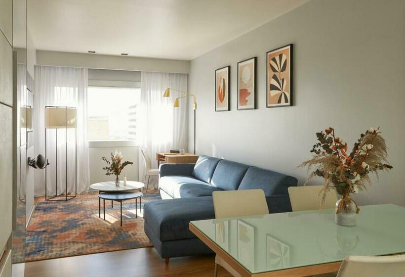 هتل Voco Madrid Retiro, An Ihg