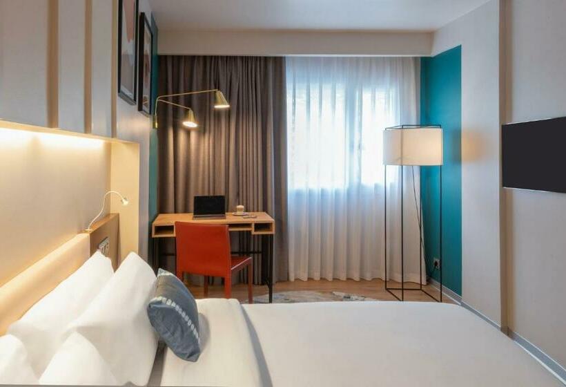 هتل Voco Madrid Retiro, An Ihg