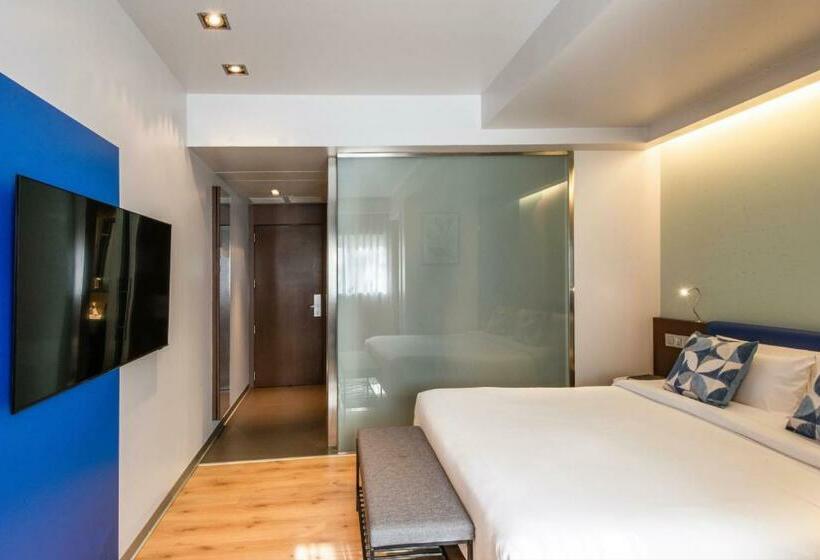 هتل Voco Madrid Retiro, An Ihg