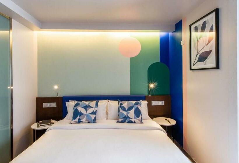 هتل Voco Madrid Retiro, An Ihg