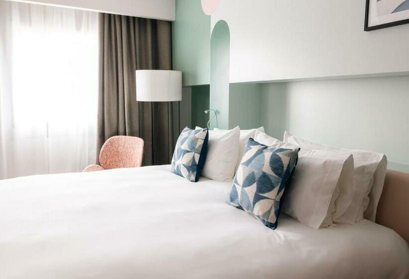 هتل Voco Madrid Retiro, An Ihg