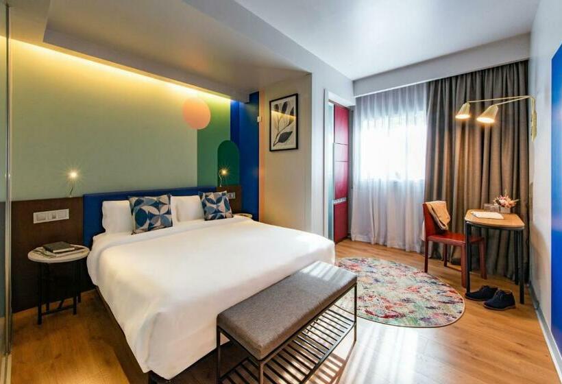 هتل Voco Madrid Retiro, An Ihg