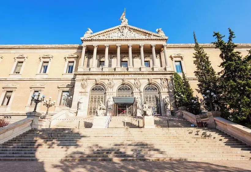 هتل Voco Madrid Retiro, An Ihg