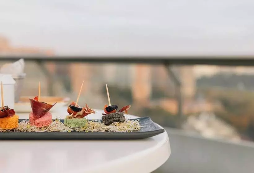 هتل Voco Madrid Retiro, An Ihg