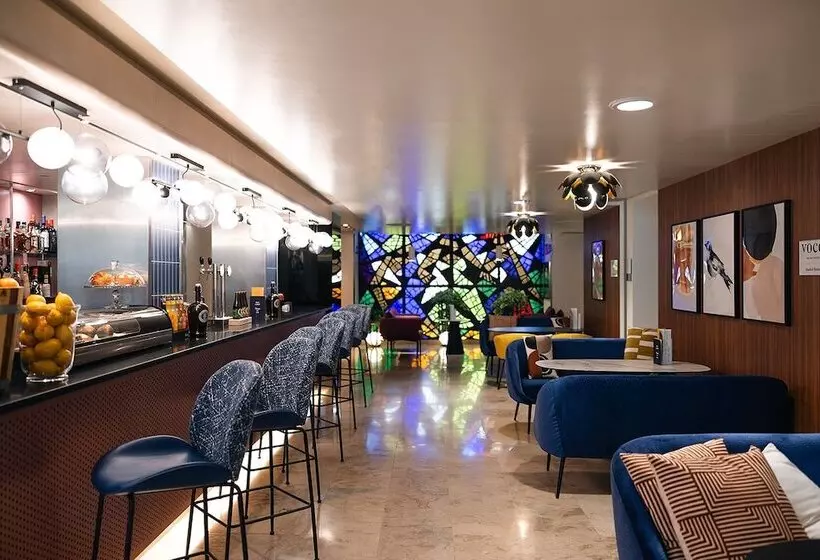 هتل Voco Madrid Retiro, An Ihg