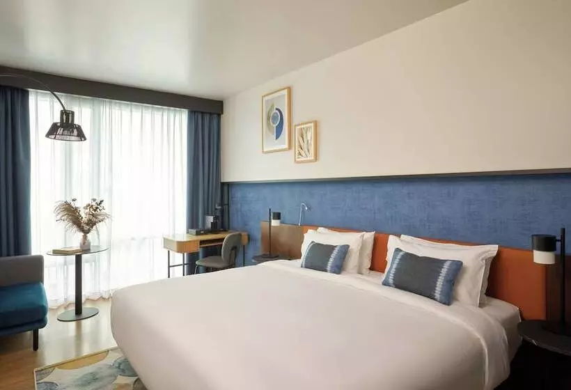 هتل Voco Madrid Retiro, An Ihg