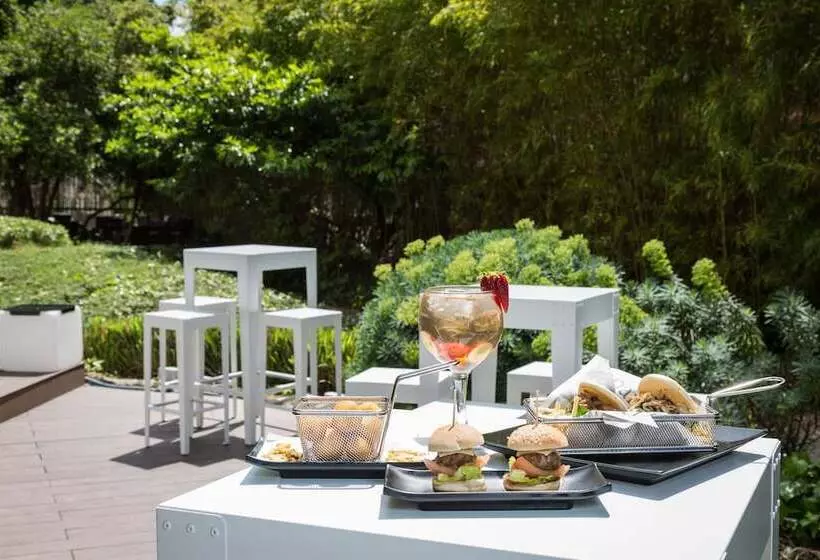 هتل Voco Madrid Retiro, An Ihg