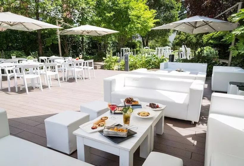 هتل Voco Madrid Retiro, An Ihg