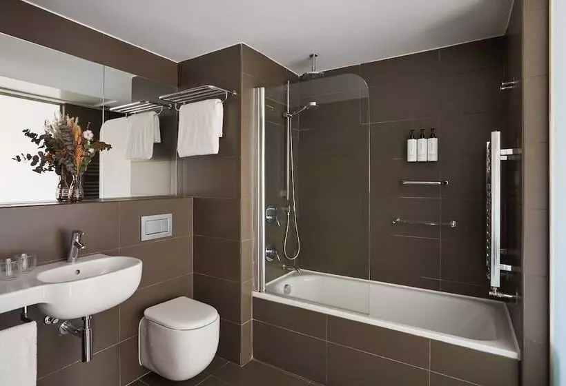 هتل Voco Madrid Retiro, An Ihg