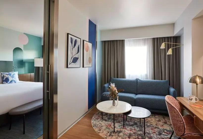 هتل Voco Madrid Retiro, An Ihg