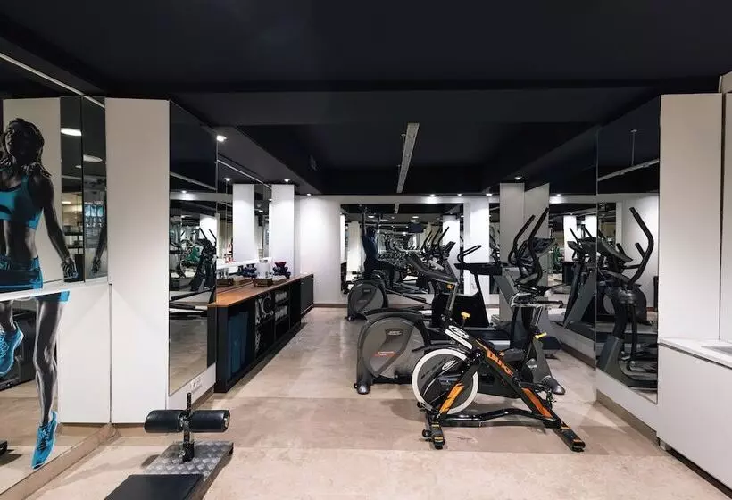 هتل Voco Madrid Retiro, An Ihg