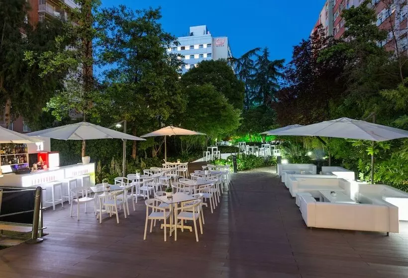 هتل Voco Madrid Retiro, An Ihg