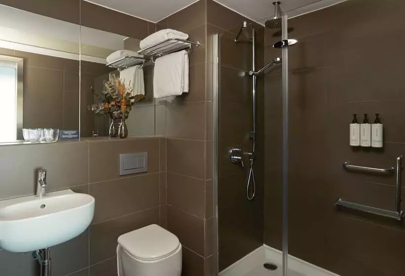 هتل Voco Madrid Retiro, An Ihg